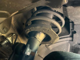 お車を安心してお乗りいただく為には、足回りの定期点検が欠かせません。サービスサポート(有償保証)では無料点検もご提供しており、安心のカーライフをお過ごしいただけるサポート体制が整っています。