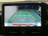 車両後方の映像を映すバックモニター。進路を確認しながら安全に車庫入れできます。