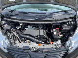 エンジンルームの画像です。店舗にて現車の確認もいただけますので、お電話で在庫のご確認の上是非ご来店くださいませ!!!ワクワクするクルマ選びをご提案します!