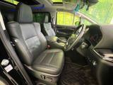 運転席まわりには十分なスペースがあり、大柄な方でもゆったり運転していただける環境です。
