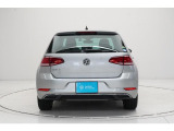 【リヤスタイル】使い勝手の良いハッチバックスタイル!リヤのVWエンブレムは、バックカメラを内蔵しハッチバックを開け閉めする際の取っ手にもなります。