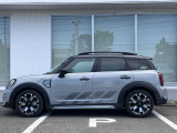 MINI NEXT2年間走行距離無制限保証、安心もMINIクオリティ。MINIを熟知したメカニックによる100項目の納車前点検。交換基準に達した部品があれば、MINI純正部品だけを使用し整備した後にお引渡しします。