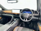 運転席まわりです。 各操作スイッチは使いやすい位置に配置されてます。
