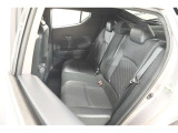 後部座席も気になるようなキズ・汚れやへたり等、大きなダメージはなく、良好な状態です