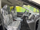 運転席シート廻りは使用感も少なく、良好な状態となっています。前オーナー様が丁寧に使っていたことがよくわかりますね。