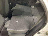 ☆後部座席を倒すと大きな荷物も積めるスペースに☆