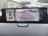 360&deg;ビューモニターでは、両サイドとフロント、バックカメラの合成で、あたかも上空から見下ろした様に周囲を確認して頂けます。駐車場だけでなく、T字路等でも活躍のアイテムです!