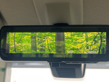 【デジタルルームミラー】後席の大きな荷物や同乗者で後方が確認しづらい時でも安心!カメラが撮影した車両後方の映像をルームミラー内に表示。クリアな視界で状況の確認が可能です!