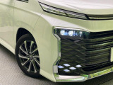 【LEDヘッドライト】悪天候や夜間走行時も良好な視界を確保し安心して運転できる高輝度LEDヘッドライトを装備!点灯速度が早く、消費電力も抑えられています。
