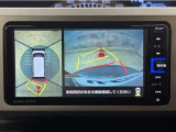 真上から見下ろしたような視点で車とその周囲を確認出来る画面と、車両後方を映し出すバックモニター画面の2つを表示してくれます。