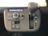 温度を設定すれば、自動で車内の温度管理をしてくれる優れものです♪ATミッションで運転楽々