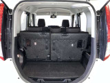 広々としたラゲージスペースを備えています。大きなものや長さのある荷物もしっかりと積み込めます。たくさん荷物を積めるので旅行にも便利です!!