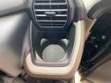 最も気になる室内は、特にこだわってクリーニングしております。マットやシートだけではなく、エアコンの吹き出し口やドアノブの隙間など、様々なブラシや道具を使い分けて、隅々までクリーニングしております。