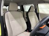 高いホールド性で運転姿勢が安定します。長距離ドライブでも疲れにくいのが魅力です。