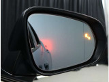 見えにくい並走車の存在を知らせるブラインドスポットモニターつきです