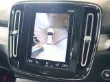更に360&deg;ビュー表示も可能です 車を上から見下ろしたように車外を確認できるため、一切の死角がない状態で駐車が可能です