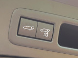 【パワーバックドア】スマートキーや運転席のボタンを押すだけでリアゲートが自動で開閉します!荷物を持っている時や、高い位置にあるバックドアを閉める際に便利な機能です♪