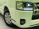 【LEDヘッドライト】悪天候や夜間走行時も良好な視界を確保し安心して運転できる高輝度LEDヘッドライトを装備!点灯速度が早く、消費電力も抑えられています。
