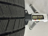 冬タイヤの残り溝は6.2mmです。スリップラインからは4.6mmとなっております。