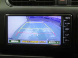 車両後方の映像を映すバックモニター。進路を確認しながら安全に車庫入れできます。