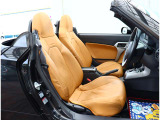 お車選びをお楽しみ頂けるよう、在庫車の展示スペースを十分に確保しております。