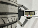 夏タイヤの残り溝は6.1mmです。スリップラインからは4.3mmとなっております。