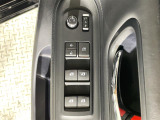 【パワーウインドウ】運転席のスイッチで、各席の窓ガラスの開閉ができます!あると便利ですよね!