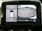 アラウンドビューモニター。空の上から見下ろすような視点でスムース駐車。