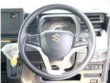 『1台』のお車に対して、3名体制で日々議論を重ね仕入れを行っております。