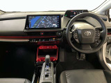 運転席周りのレイアウトをご覧ください。ナビゲーションが綺麗に装着されすっきり収まってますね!