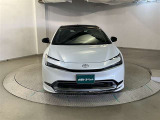 お車購入のポイントとなるフロントマスクです!シャープな目つきが印象的なデザインのヘッドランプです。