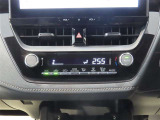 オートエアコンで車内は1年中快適な温度にキープできます。