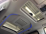 【サンルーフ】開放感たっぷりの希少装備、サンルーフが装着されています!車内に明かりを取り入れたり景色を楽しむ以外にも、車内の空気も簡単に換気できて快適です!