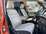ひじ掛けが付いて運転が楽です