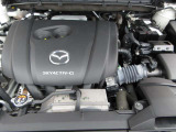 「SKYACTIV-G(ガソリン)」は、規格外の高圧縮を実現し、世界のエンジン技術者に驚きを与えました。さらに、それを維持したままノッキングの発生を抑え、熱効率を向上、走りにも寄与したエンジンです。