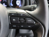 アダプティブクルーズコントロール機能付きです。走行中に先行車の様子を検知しながら、設定した車速の範囲内で先行車との距離のキープを支援します。詳細は販売店スタッフまでおたずねください。