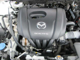 「SKYACTIV-G(ガソリン)」は、規格外の高圧縮を実現し、世界のエンジン技術者に驚きを与えました。さらに、それを維持したままノッキングの発生を抑え、熱効率を向上、走りにも寄与したエンジンです。