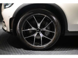 メルセデスの認定中古車「サーティファイドカー」では、万一お車が故障した場合も、ご購入後1年間もしくは2年間※は走行距離にかかわらずメルセデス・ベンツ正規サービスネットワークで無料修理いたします