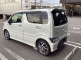 斜めからのリアビューも美しい。