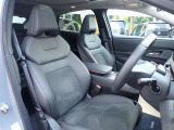 SUVですので車内が高く見下ろすような視点で見通しの良い運転席になっております♪