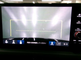 バックカメラの画像です。ガイドラインがスムースな車庫入れをサポートいたします。車庫入れの安心感がアップしますね。