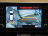 パノラミックビューモニターシステム搭載!クルマの前後左右のカメラを用いて全方位をナビモニターで確認が出来き安全運転・駐車をサポートします。