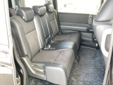 スライドドアなら狭い駐車場でもドアをぶつける心配がありません。ステップが低く乗り降りもしやすいです。