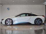 【拘りのFR】BMWが多く採用するFR車。ダイレクトでスポーティな加速感・シャープなハンドリングを実現。縦置きエンジンレイアウトにより、フラットで上質な乗り味です。