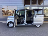 スライドドアで乗り降りや荷物の積み下ろしが楽ちんです