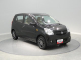 【右前斜め】頼もしい4WDとMT車ならではの操る楽しさ。見る角度によって表情を変えるミラは、毎日の外出をより特別な時間へと変えてくれます。