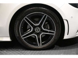 メルセデスの認定中古車「サーティファイドカー」では、万一お車が故障した場合も、ご購入後1年間もしくは2年間※は走行距離にかかわらずメルセデス・ベンツ正規サービスネットワークで無料修理いたします