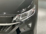 LEDヘッドライトは、点灯の瞬間から最大光量を発揮し、突然暗くなるトンネルなどでの安定感を高めます。