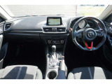 appleCarplay/androidauto接続ユニットを追加して快適になったマツコネ。ステアリングはこだわりのオードエグゼ製です。ドライブレコーダーも前後カメラの製品を装着。安心快適にご使用いただける車両です。
