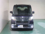 明度の高いLEDヘッドライトで、夜間の運転も安心です。